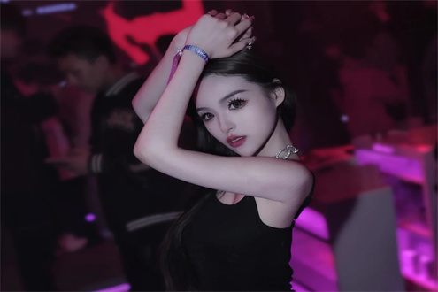 招聘纯出女孩【商务伴游】日结1-3W【一单一结】【不收费】